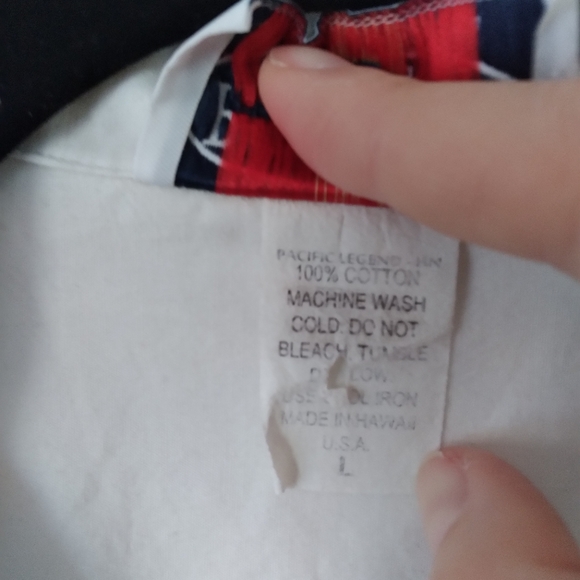 Authentic Hawaiian graphic boys button up shirt - Picture 7 of 8